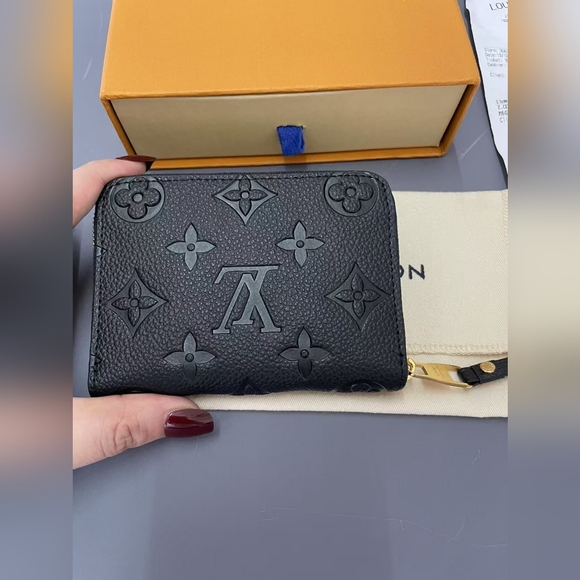 Louis Vuitton Zippy Coin Purse - Picture 3 of 12
